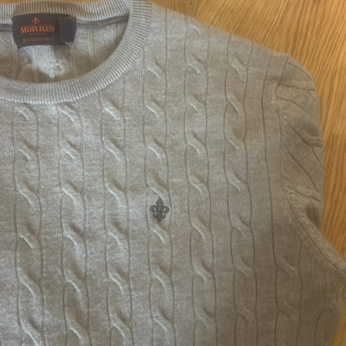 Beige kabelstickad tröja Morris i storlek m men passar s/xs - 2