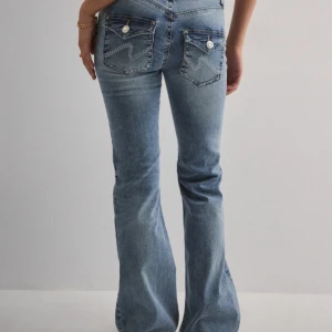 Blå bootcut jeans från Nelly - nypris 800kr💘💘