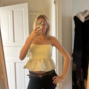 Vit bandeau tubtopp med volang😚💖 - Så söt topp Zara