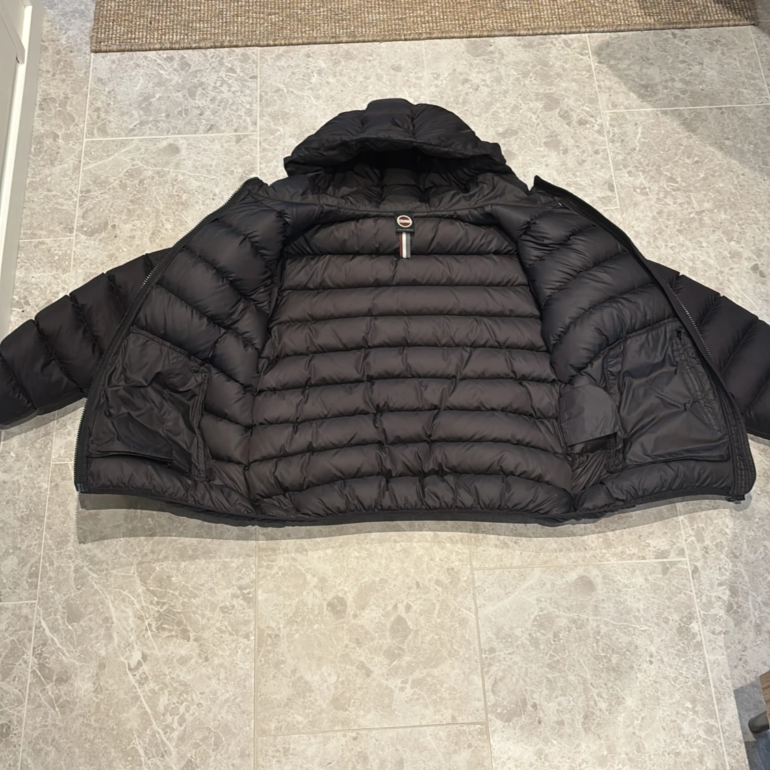 Svart dunjacka från Colmar med luva - 1