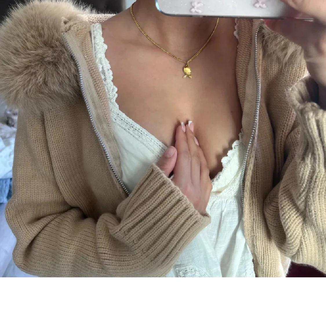 Beige stickad jacka med fuskpäls - 2