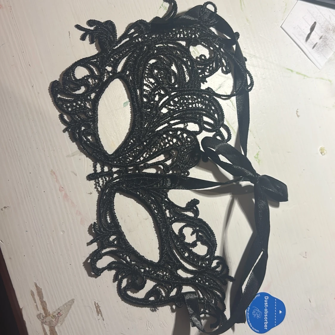 Svart spetsmask med knytband - 2