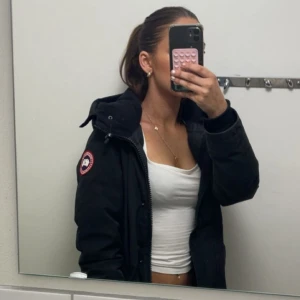 Canada goose Victoria Parka - Fin jacka storlek S, finns en luva till kan sicka bild om man vill det. Pris kan diskuteras!