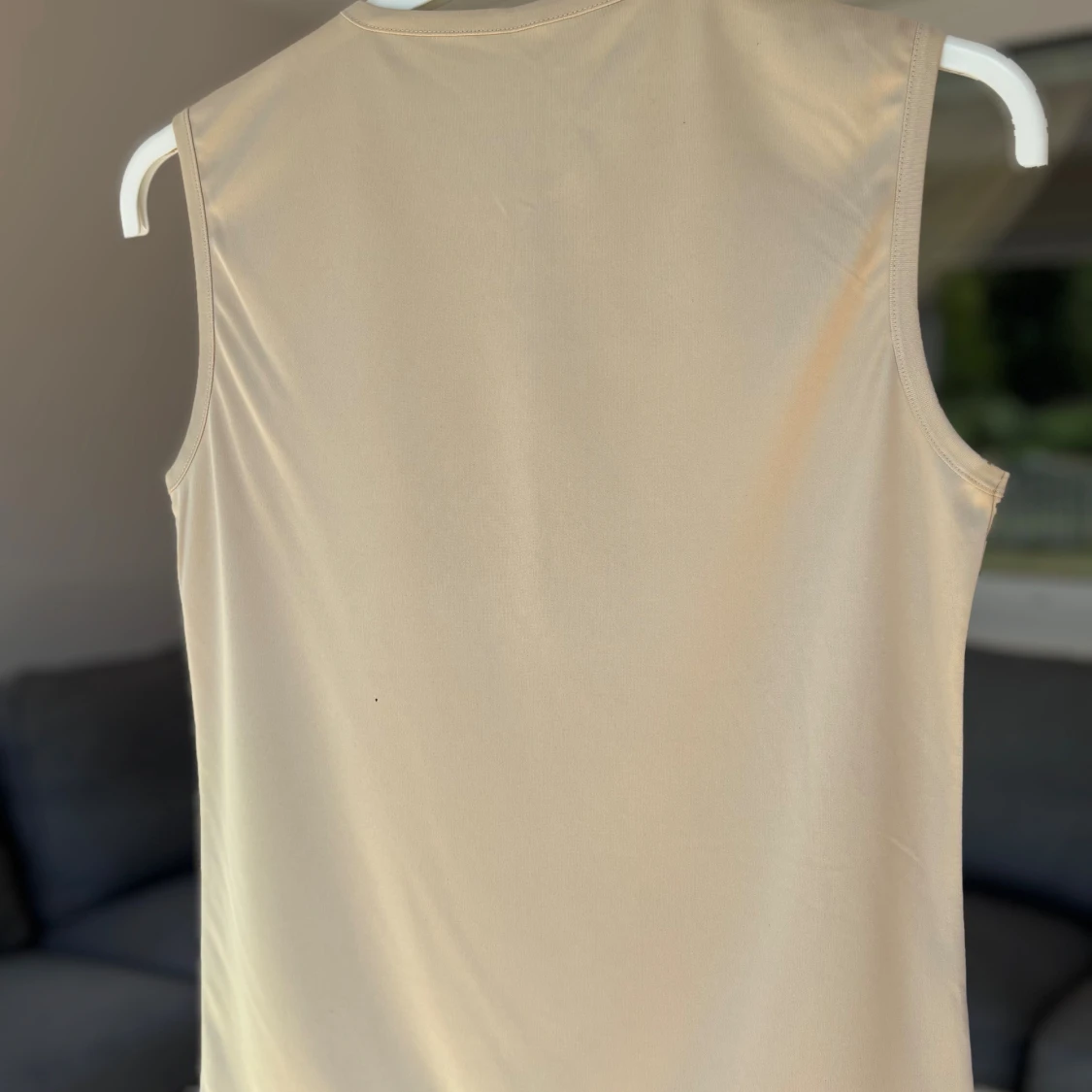 Beige ärmlös topp - 3