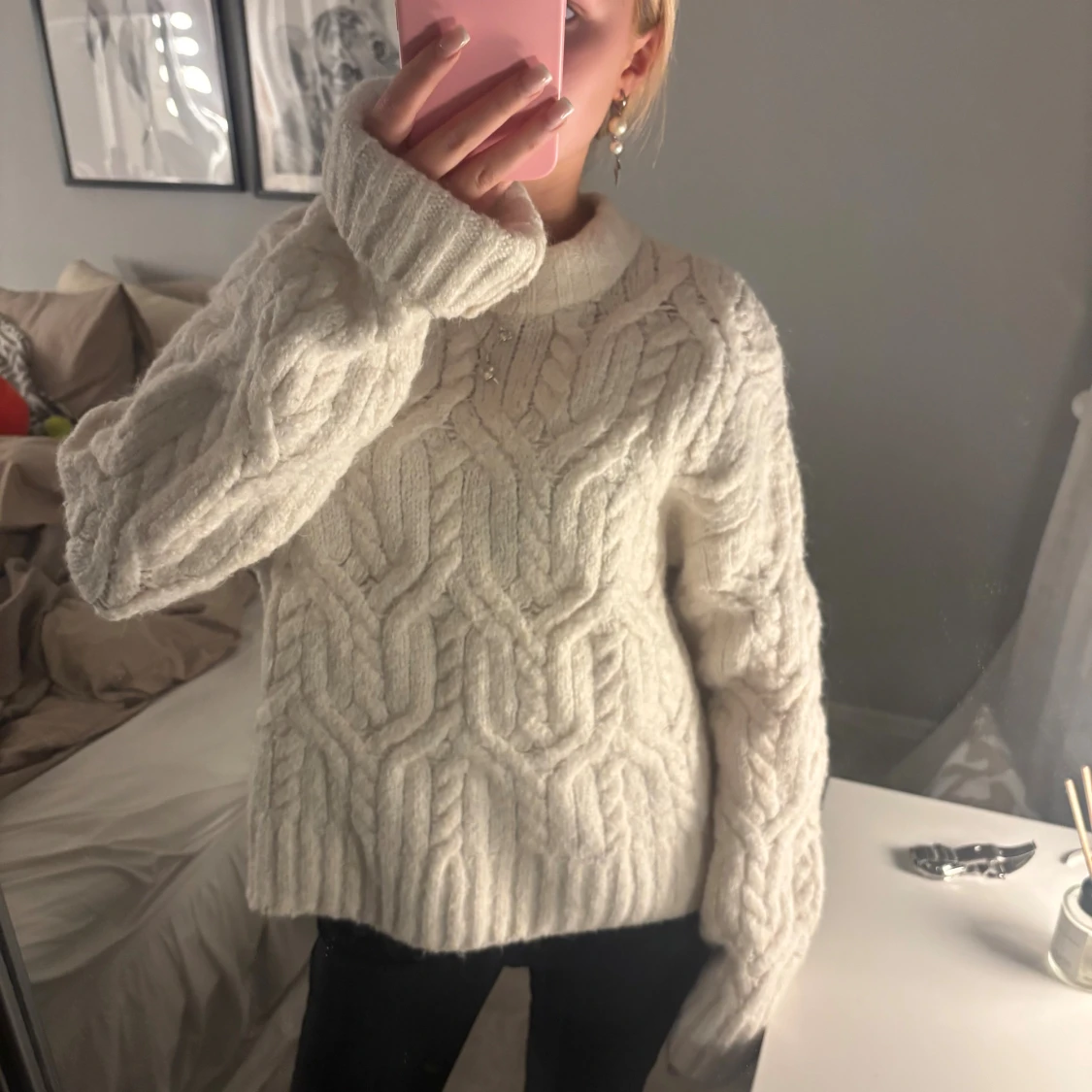 Vit/beige stickad tröja  - 1