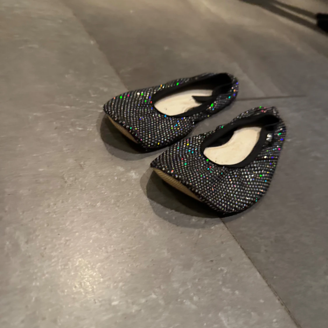 Svarta glittriga ballerinaskor - 1