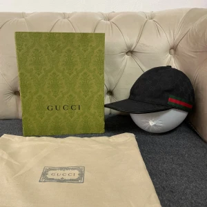 gucci keps  - mycket fin keps i nyskick. Storlek M, OBS(ENDAST KEPSEN MEDFÖLJER) 