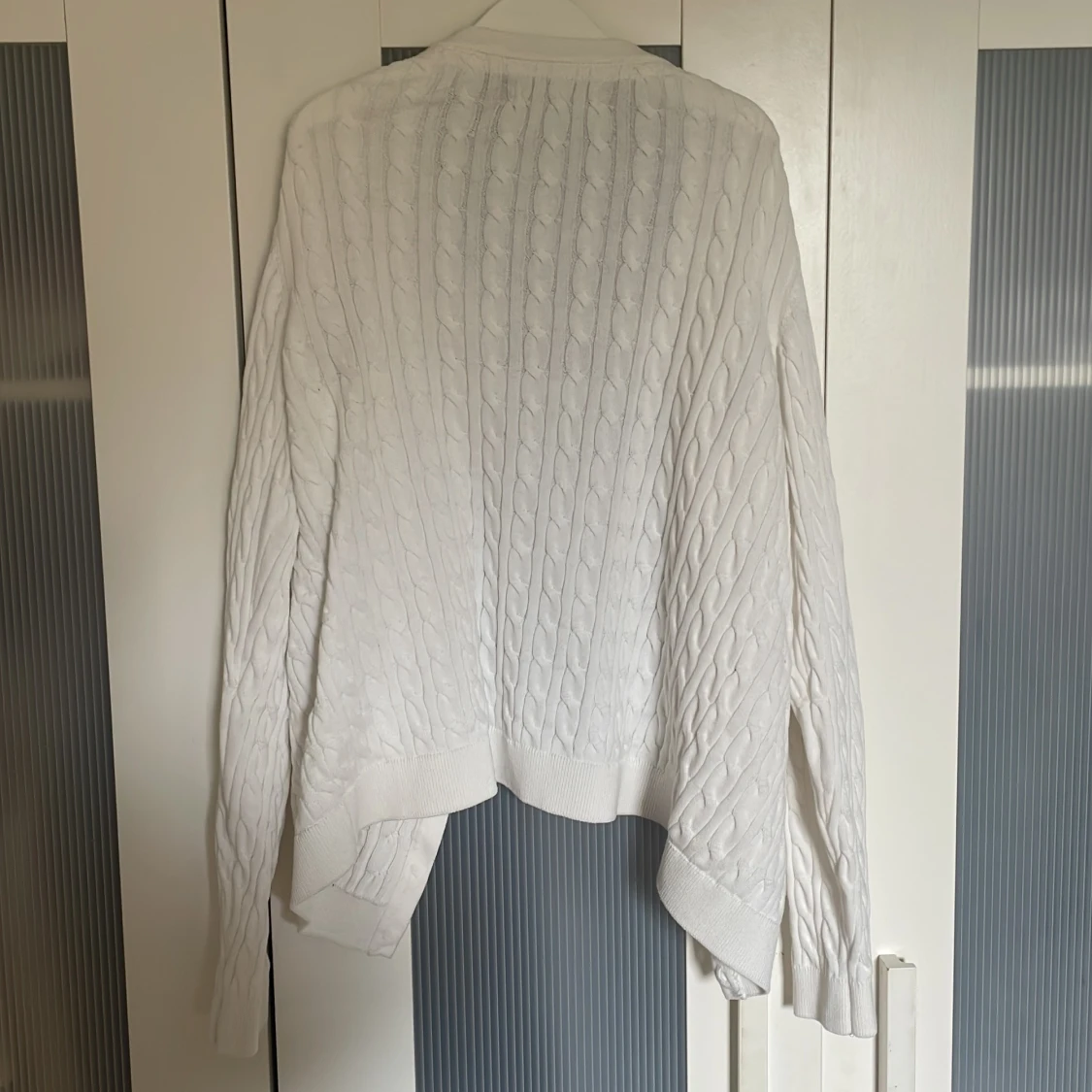 Vit kabelstickad kofta Basic You - 1