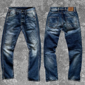 Jeans med unik wash  - Väldigt snygga och unika, bra skick. C=78cm. Skriv vid fundering 😊