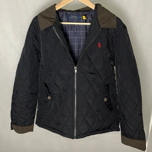 Ralph Lauren jacka - Sjukt soft raffe jacka. Storlek M, passar S. Modellen är 185. Riktigt fint skick.