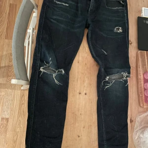 Replay Anbass - Replay anbass broken edge. Riktiga sköna jeans me goa slitningar✌️