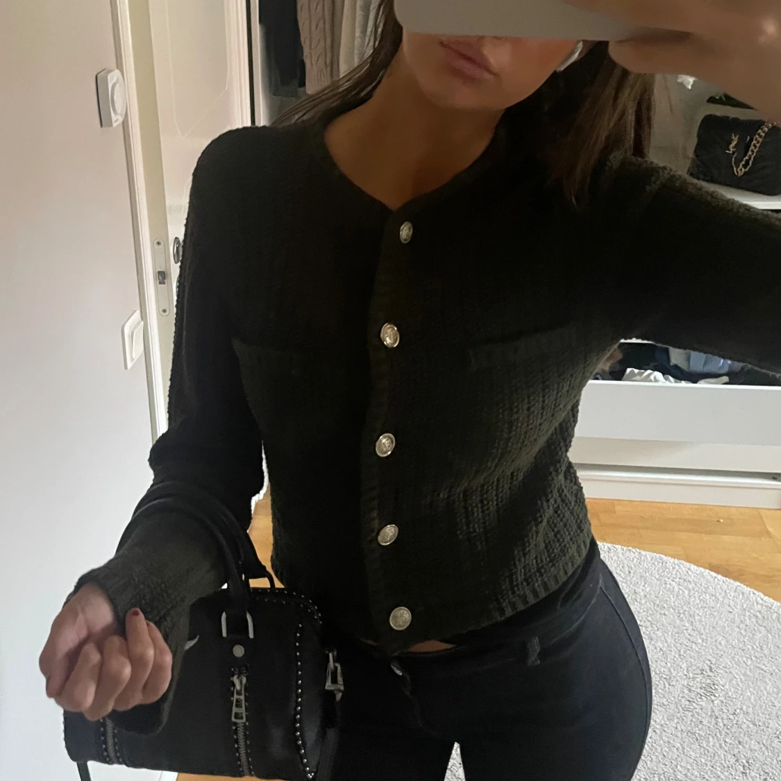 Mörkgrön cardigan kofta med guldknappar