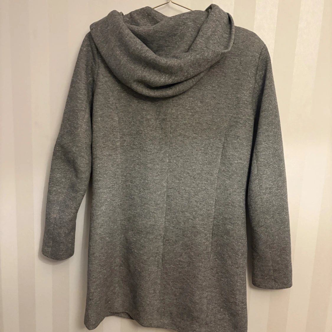 Grå kappa med huva från ONLY - 1