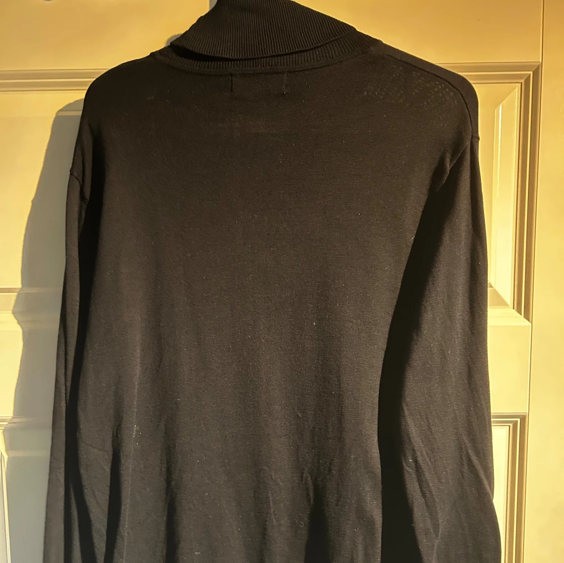 Svart polotröja med lång ärm - 1