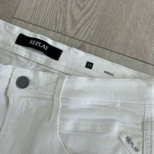 Replay Anbass  - Ett par riktigt snygga vita replay anbass! Aldrig använda förutom testade och fungerar penrfekt till en snygg höst/viner outfit men såklart året runt. | nypris 1699kr | mitt pris 649 |L32