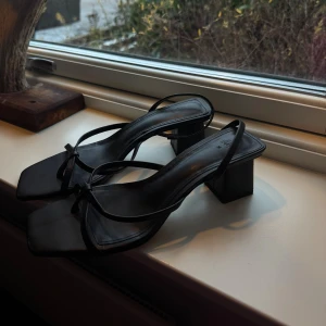 Klackskor från H&M - Klackskor som aldrig är använda pågrund av fel storlek. Skriv vid frågor!🫶🏼