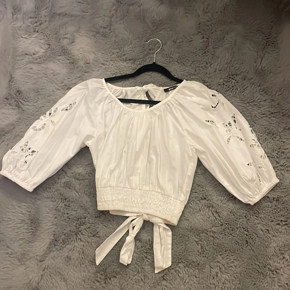 Vit broderad blus från Gina Tricot - 1