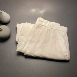 Linneshorts  - Säljer nu dessa helt nya Linneshortsen från Zara, bara höra av dig vid frågor eller funderingar och pris kan absolut diskuteras🤩