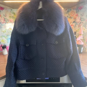 Meotine kappa - Supersnygg kappa från Meotine som inte säljs på hemsidan längre. Tecken på användning men annars i fint skick. Kom gärna med prisförslag🩷