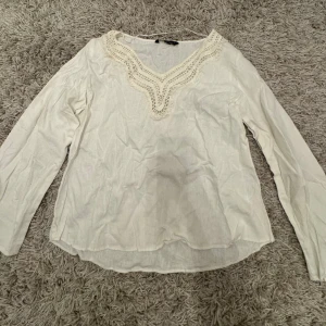 zara blus  - en fin blus från zara med charmiga detaljer 💓