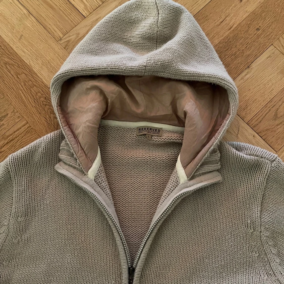 Beige stickad cardigan från Reserved - 1