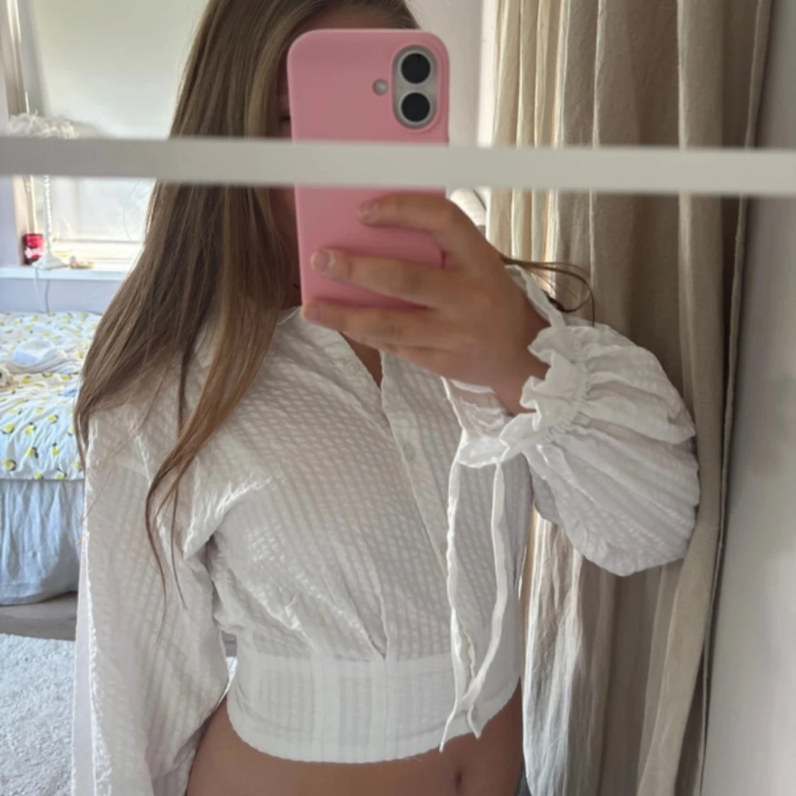 Vit croppad skjorta med knyt