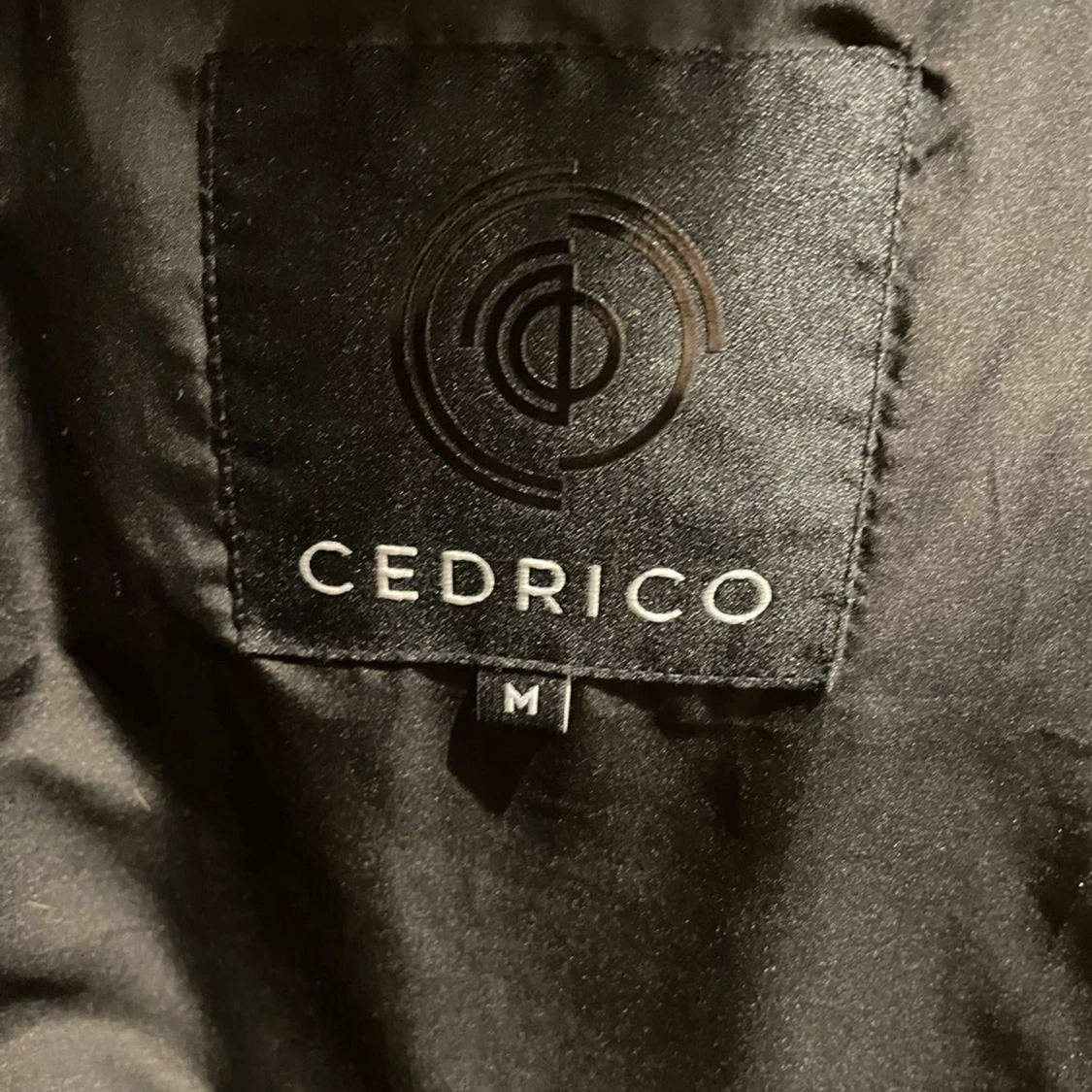 Svart dunjacka med päls från Cedrico - 3