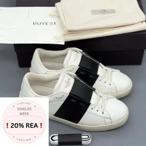 Valentino Open | 40 - Valentino Open sneakers | Grymt skick! | Storlek 40, passar aningen större | Original box, dustbag, äkthetsbevis samt extra skosnören ingår | INGA BYTEN | Fraktar spårbart eller möts upp i Täby 