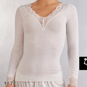 intimissimi tröja  - intimissimi tröja säljer då den inte används💕