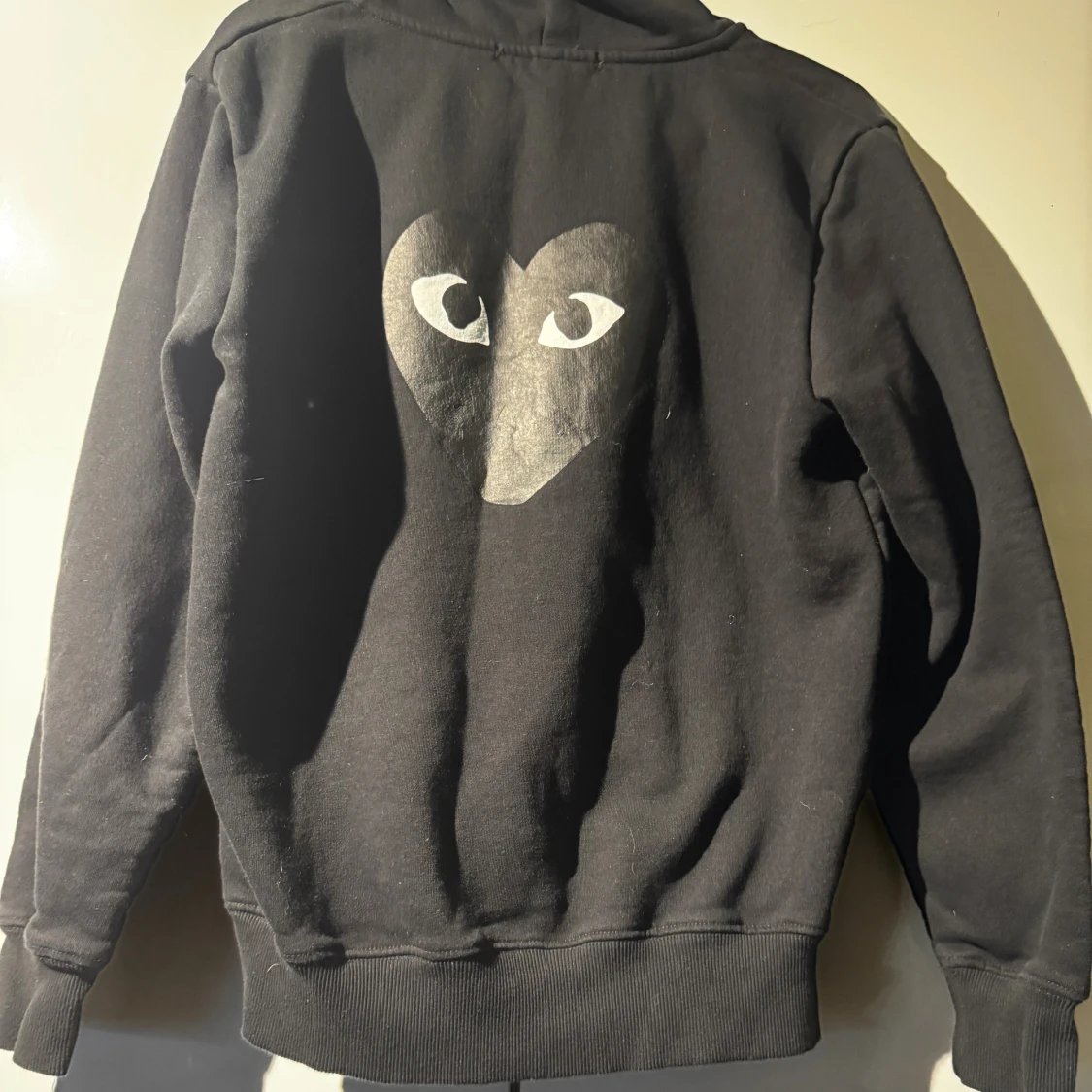 Svart hoodie Comme des Garçons Play - 1