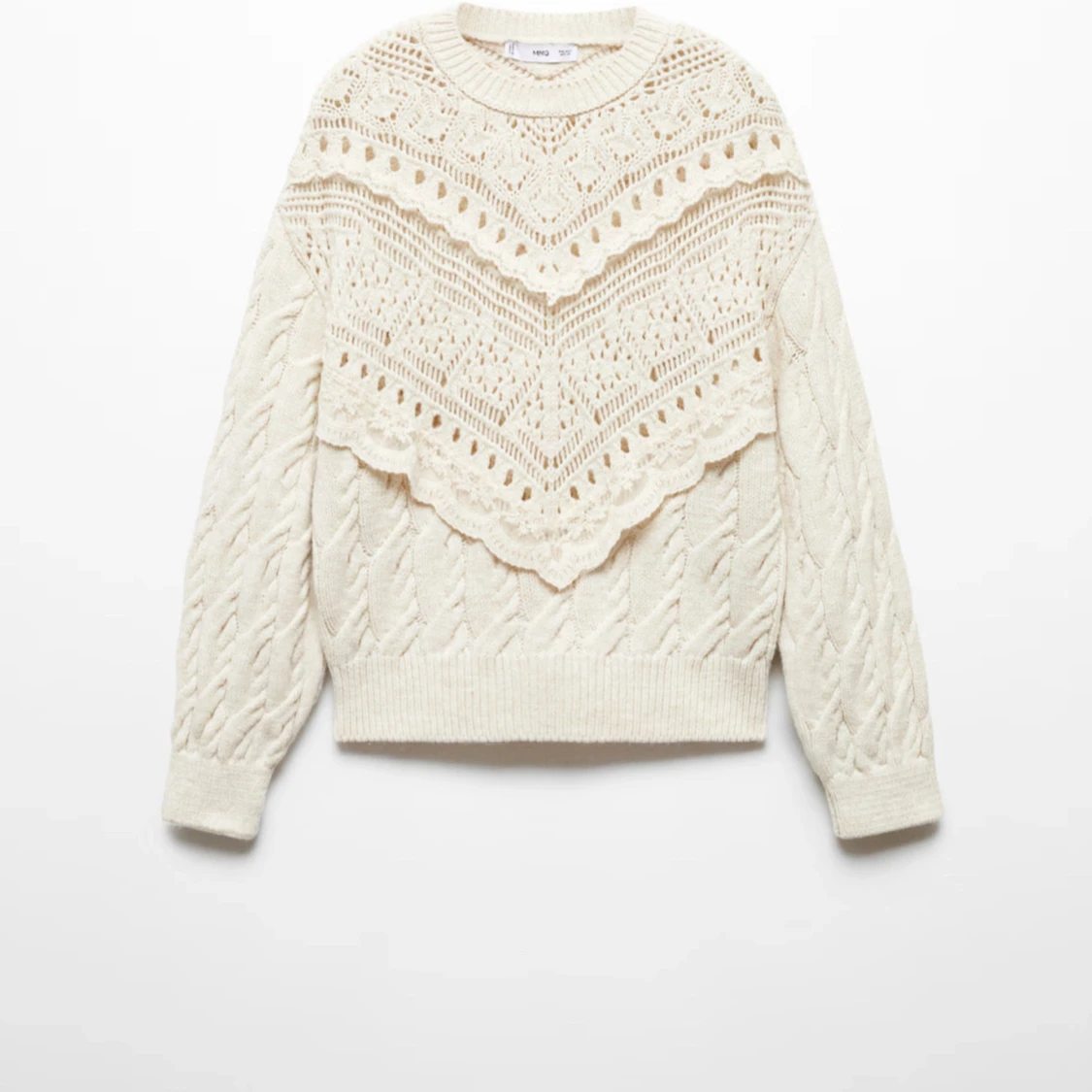 Vit stickad tjock tröja med spets från MNG