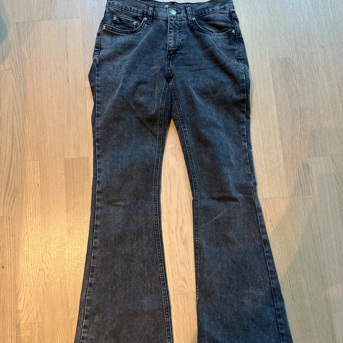 Bootcut jeans med låg midja från Gina Tricot - 1