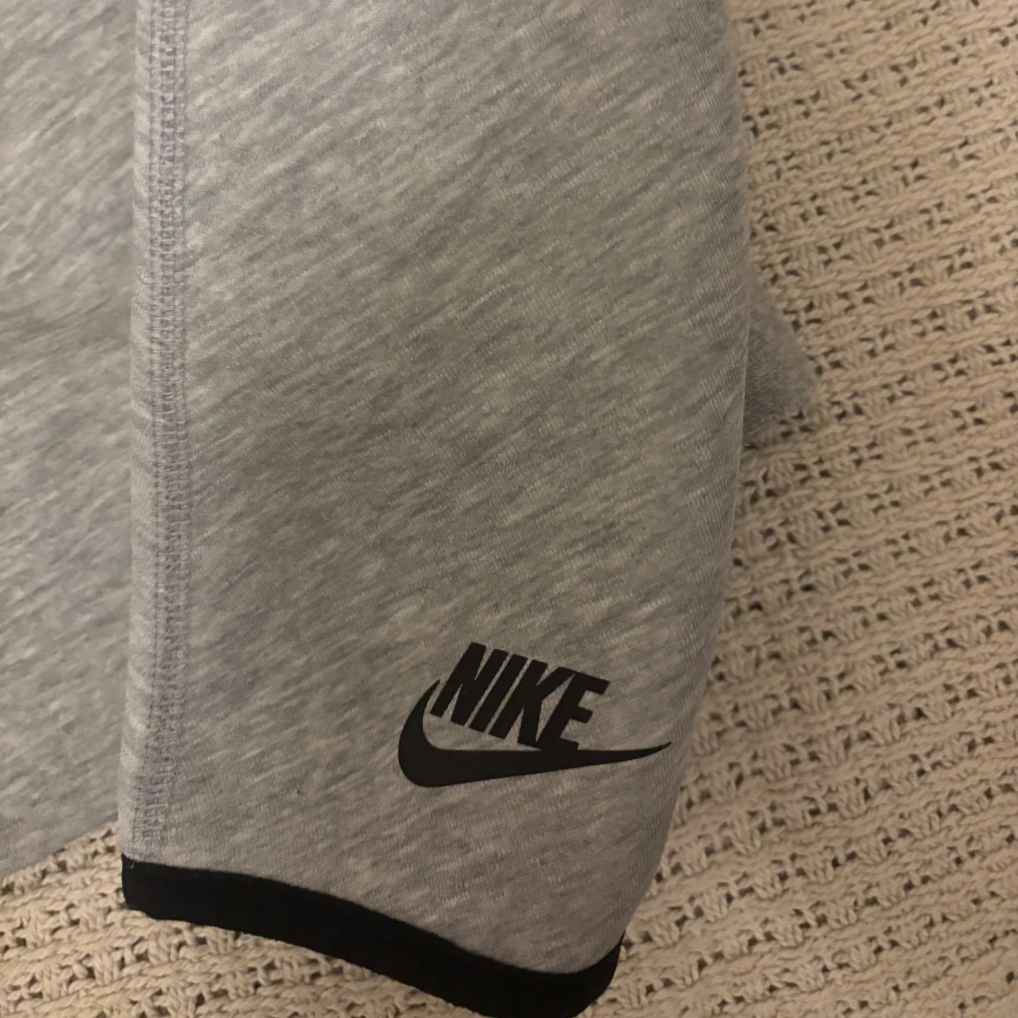 Grå half zip tröja från Nike - 1