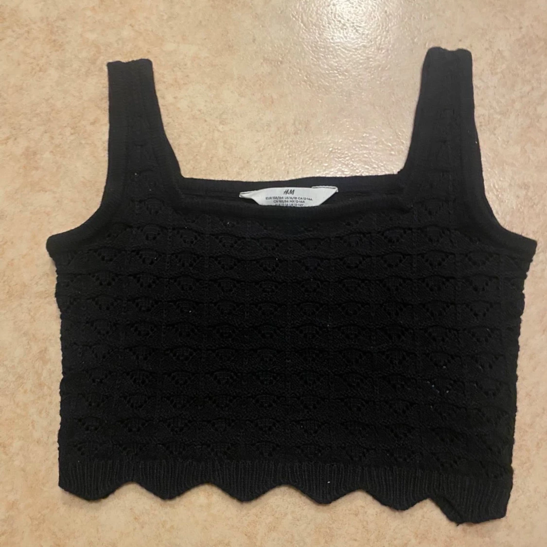 Svart stickad croppad linnetopp H&M