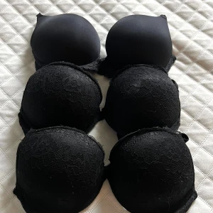3st pushup bh stl 75B - Alla i superfint skick! Alla använda väldigt fåtal gånger   PS: Kolla in mina andra annonser, upp till 20% rabatt vid köp av flera artiklar och priset går nästan alltid att diskutera!🩷 