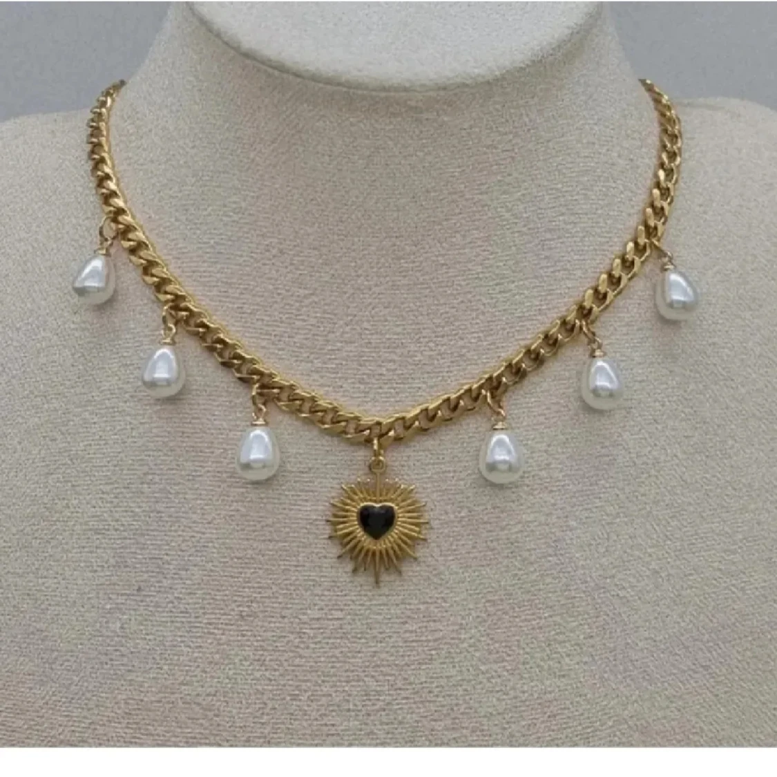 Handgjort halsband  - 2