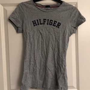 Tommy Hilfiger T-shirt - Oanvänd, normal i storleken. 