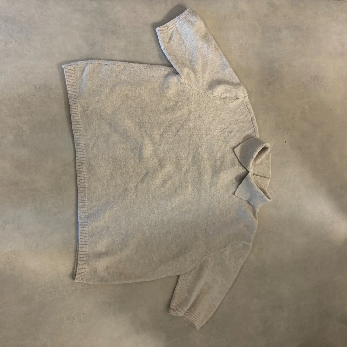 Beige polotröja med pärlknappar H&M - 1