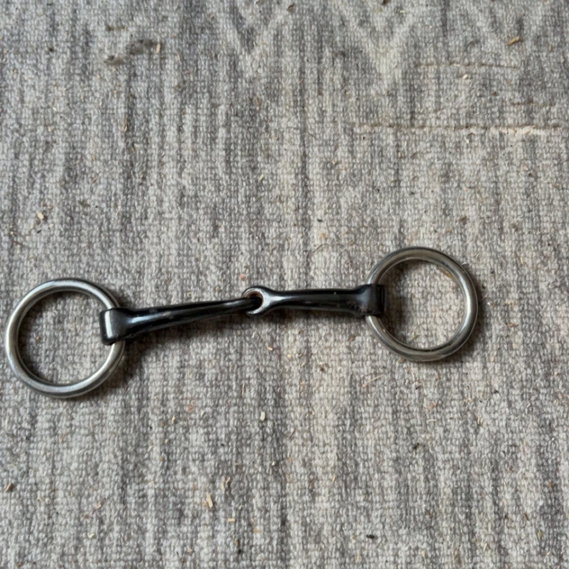 Hästutrustning - Träns, bett och schabrak och täcken