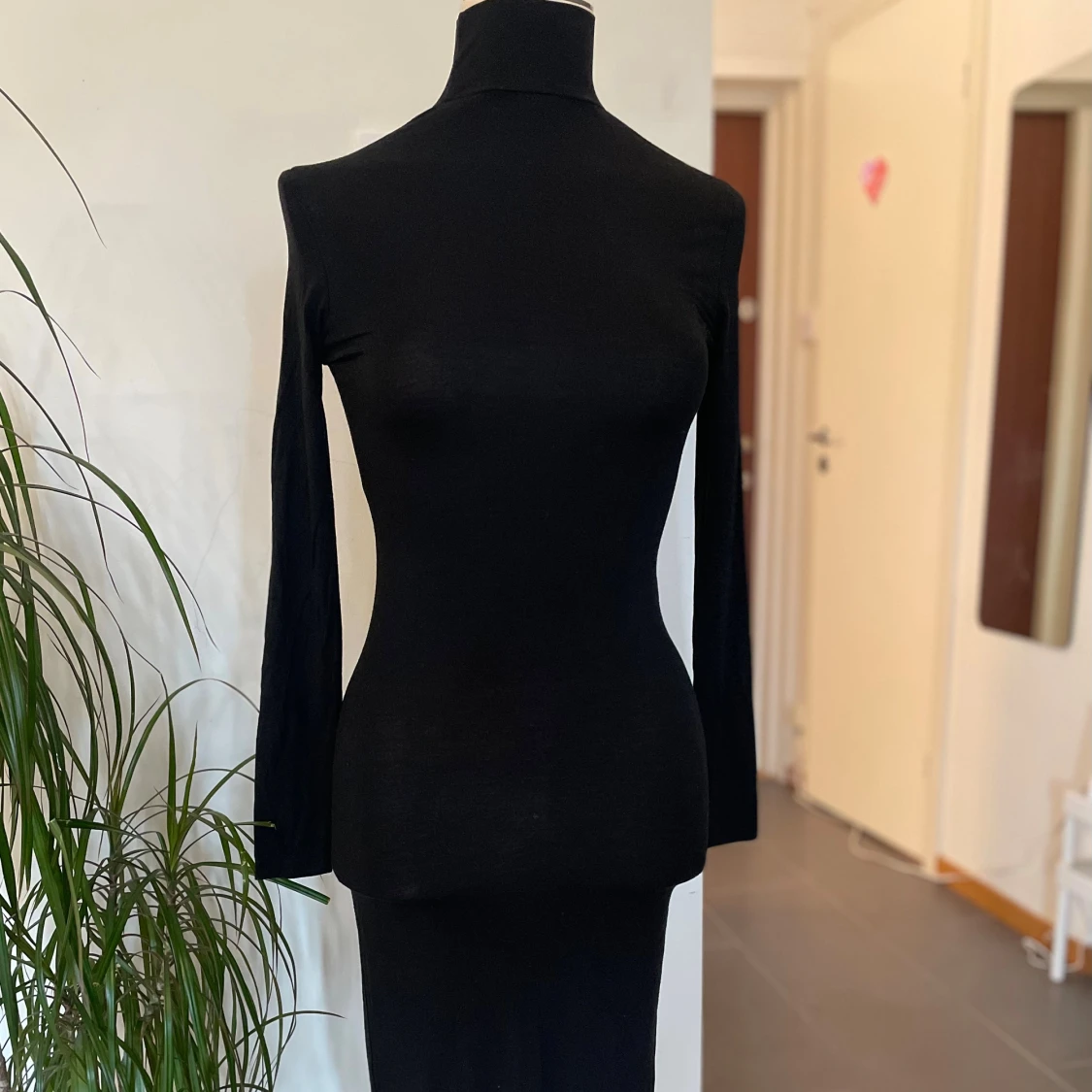 Svart långärmad poloklänning