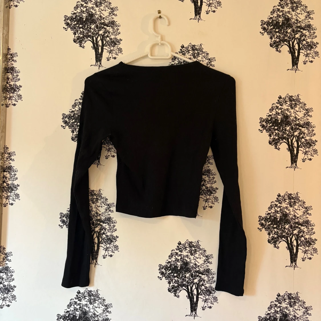 Svart croppad långärmad topp H&M - 1