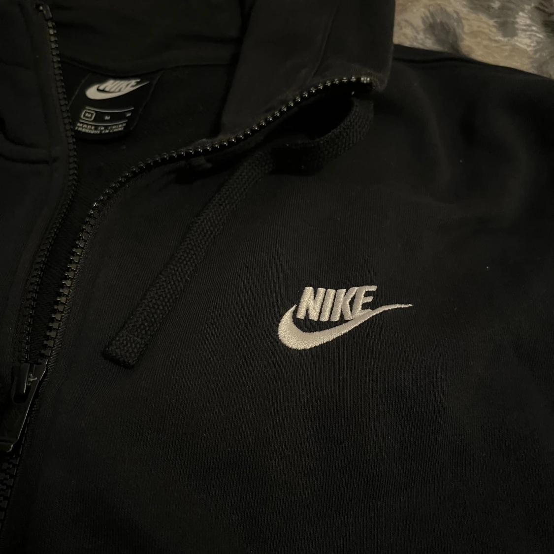Svart Nike hoodie med dragkedja