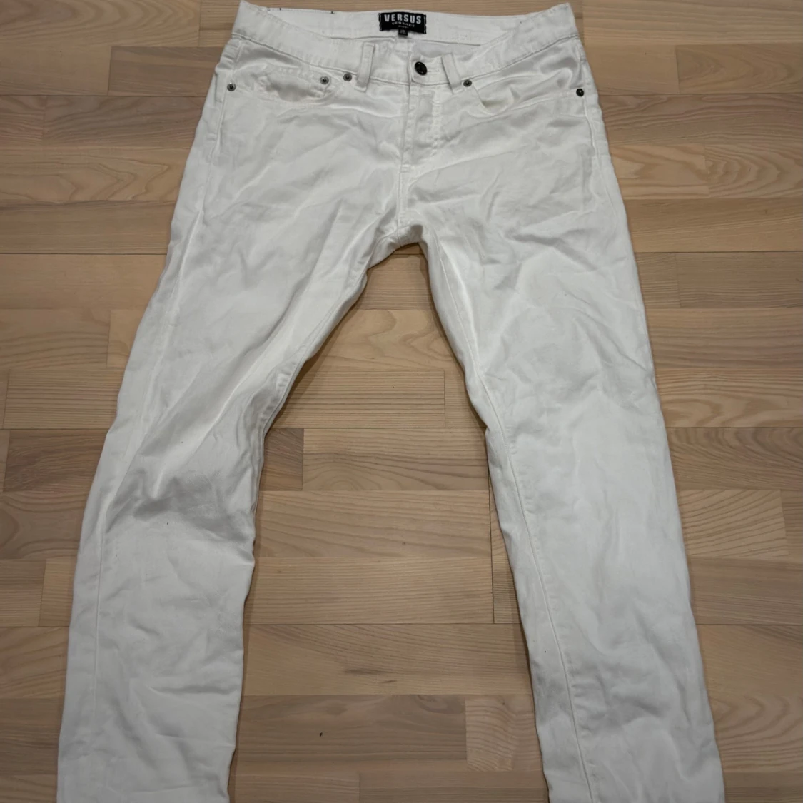 Vita jeans från Versus Versace