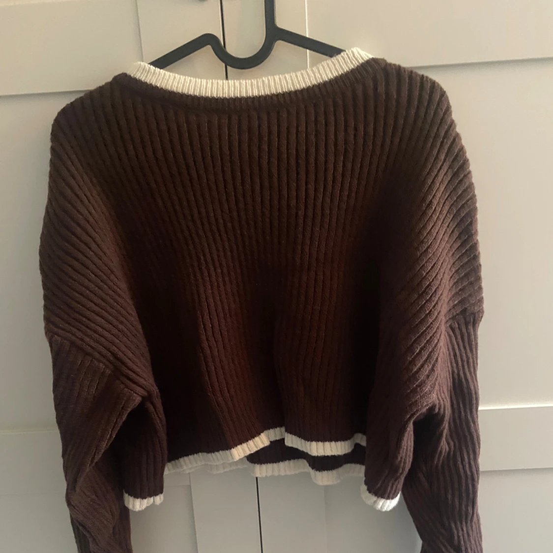 Brun croppad stickad tröja - 1