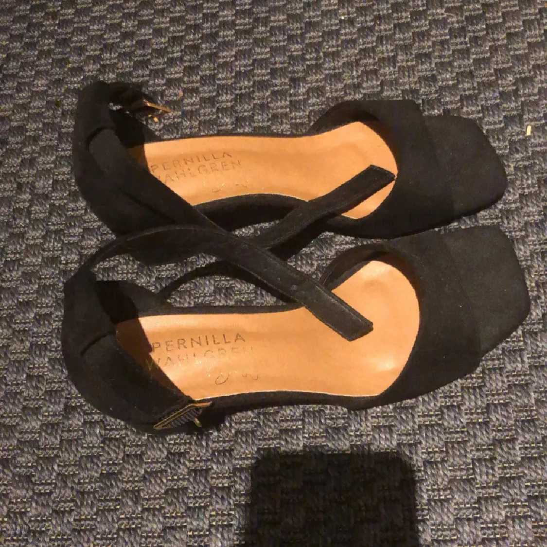 Svarta sandaletter Pernilla Wahlgren - 1