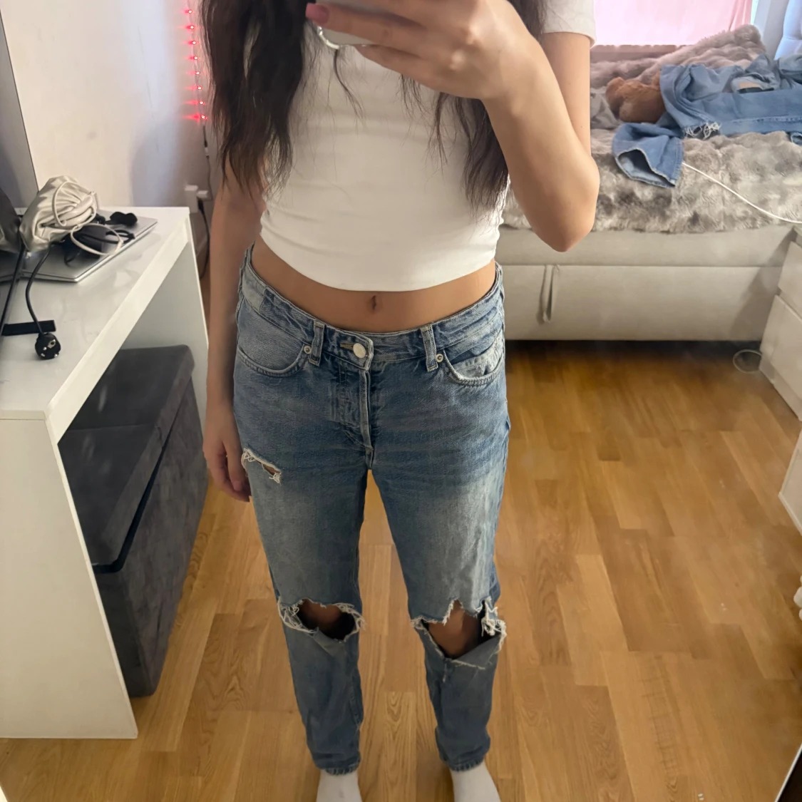 Mörkblå Jeans med hål - 1