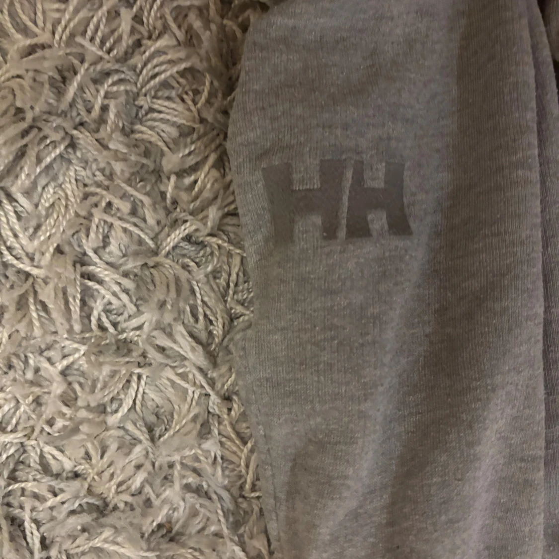 Grå mjukisbyxor från Helly Hansen - 1