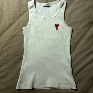 Ami Paris  Linne - Köpt utomlands men i super bra skick💗