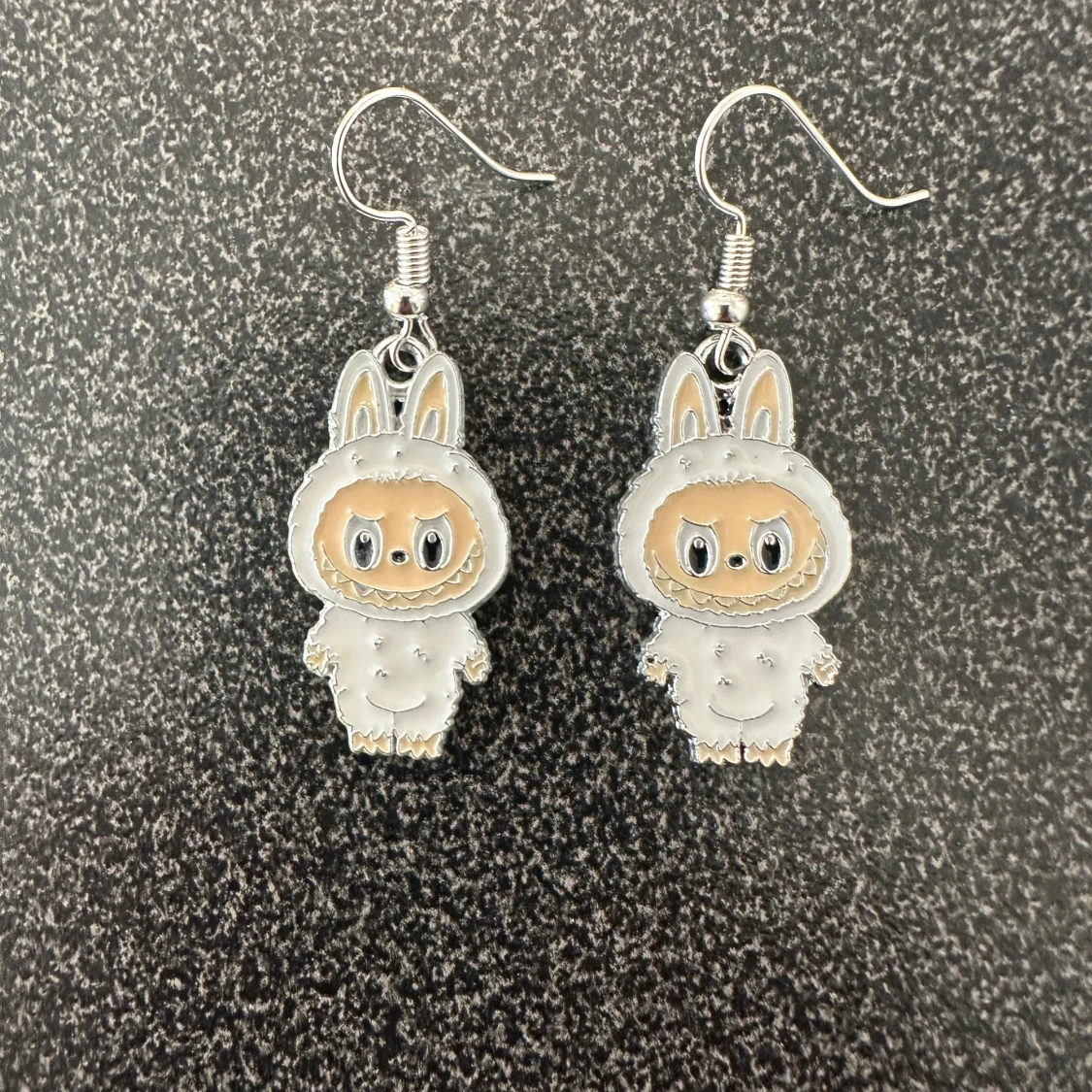 Nya örhängen med Labubu