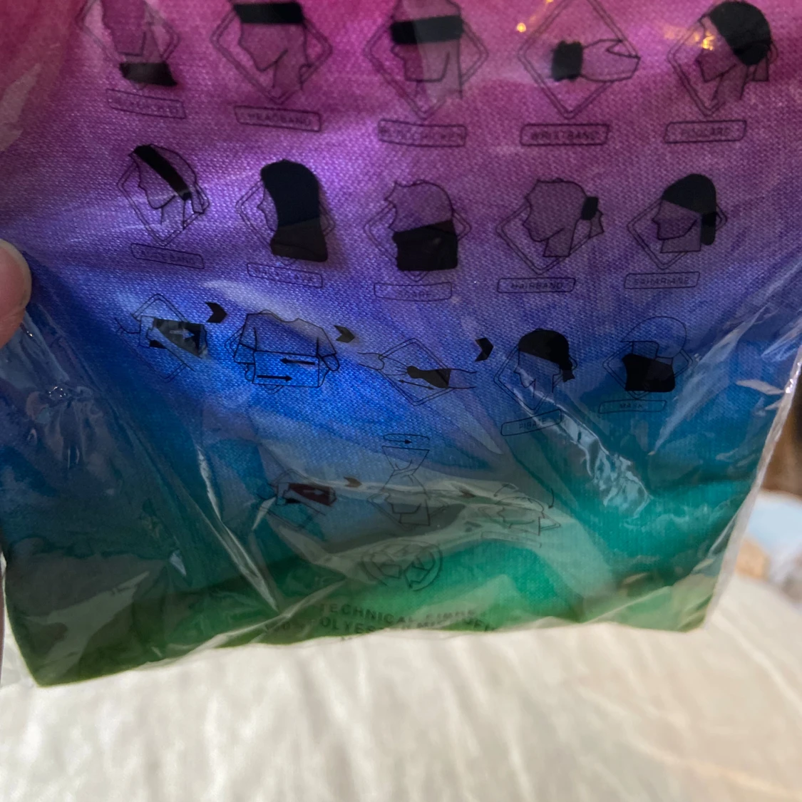 Multifunktionell halsduk i regnbågsfärger - 1